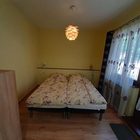 Gyopar Gyoengye Apartmanhaz Orosháza Екстериор снимка