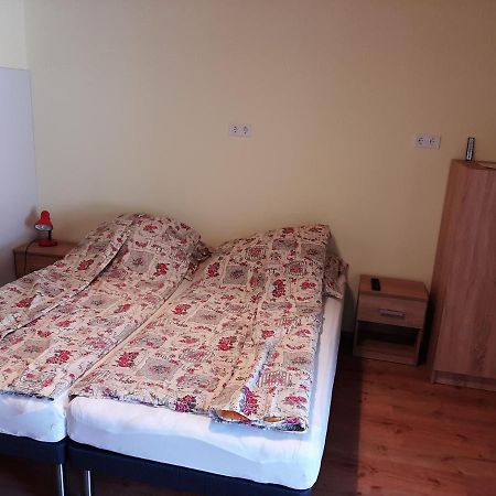 Gyopar Gyoengye Apartmanhaz Orosháza Екстериор снимка