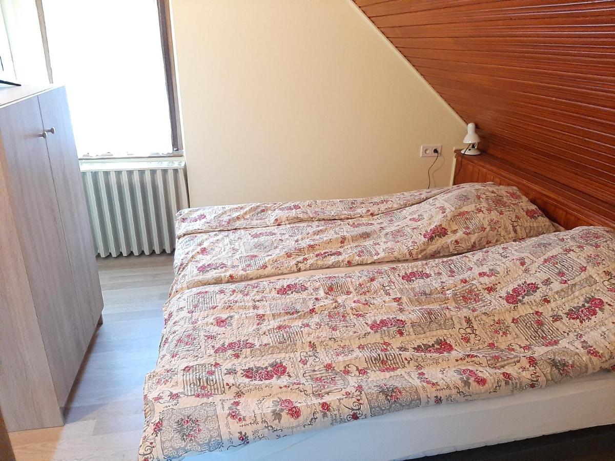 Gyopar Gyoengye Apartmanhaz Orosháza Екстериор снимка