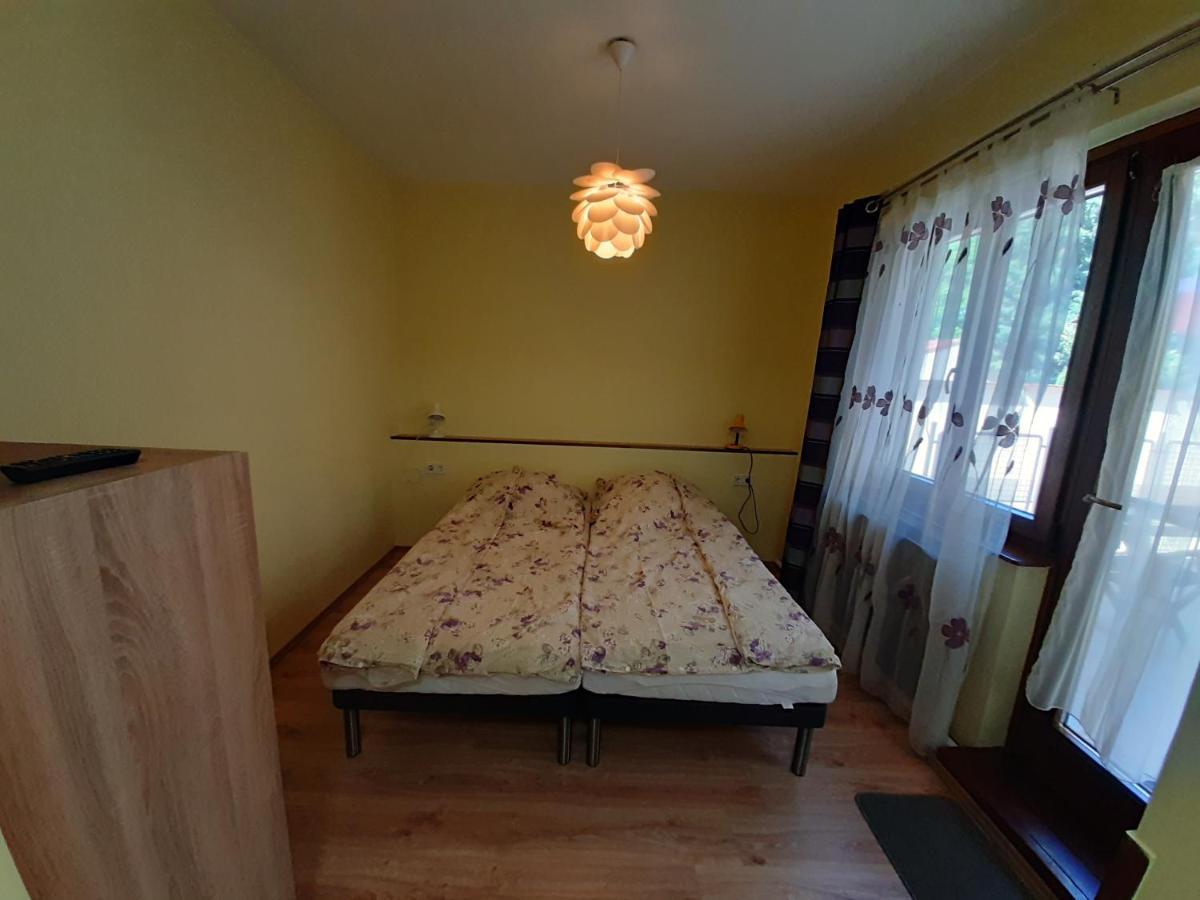 Gyopar Gyoengye Apartmanhaz Orosháza Екстериор снимка