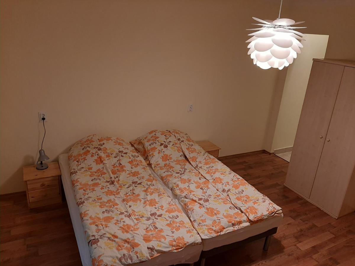 Gyopar Gyoengye Apartmanhaz Orosháza Екстериор снимка
