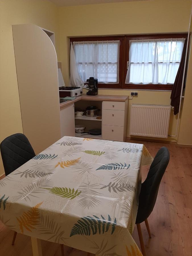 Gyopar Gyoengye Apartmanhaz Orosháza Екстериор снимка