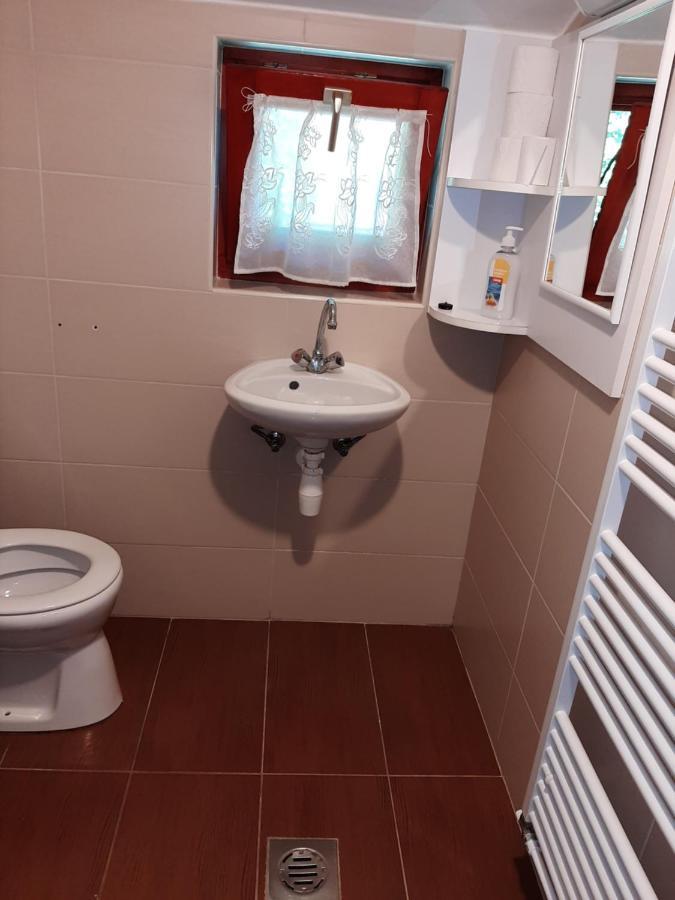 Gyopar Gyoengye Apartmanhaz Orosháza Екстериор снимка