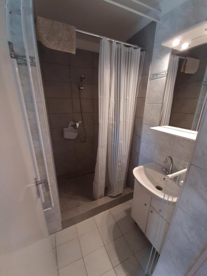 Gyopar Gyoengye Apartmanhaz Orosháza Екстериор снимка