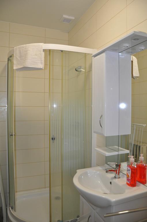 Gyopar Gyoengye Apartmanhaz Orosháza Екстериор снимка