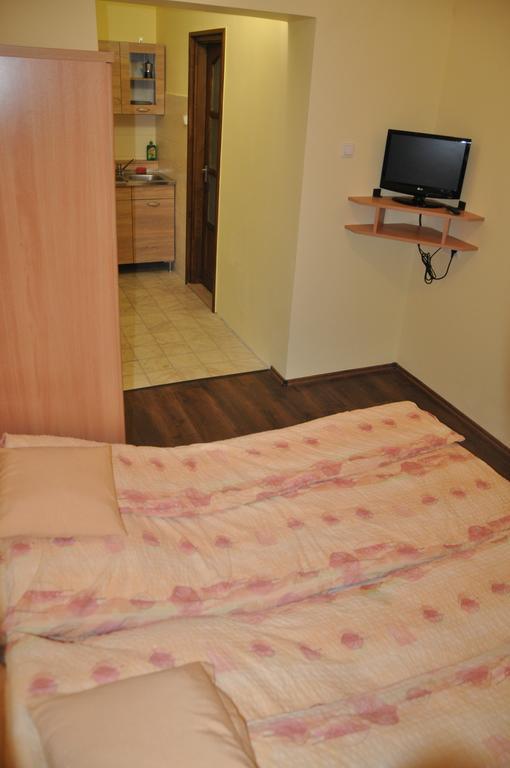 Gyopar Gyoengye Apartmanhaz Orosháza Екстериор снимка