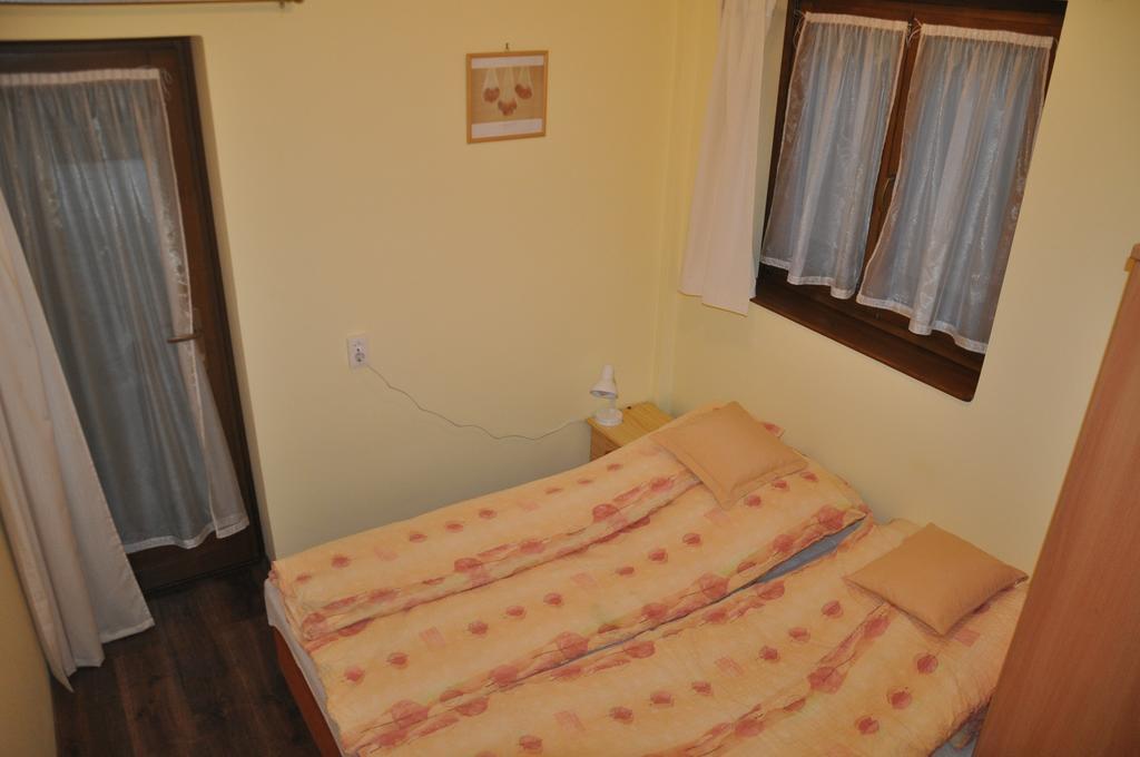 Gyopar Gyoengye Apartmanhaz Orosháza Екстериор снимка